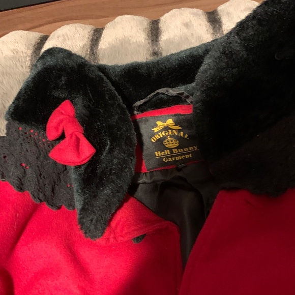 #306 Hell Bunny Red Pea Coat with Black Fur Trim goth/punk perfect for Holidays - Picture 2 of 9